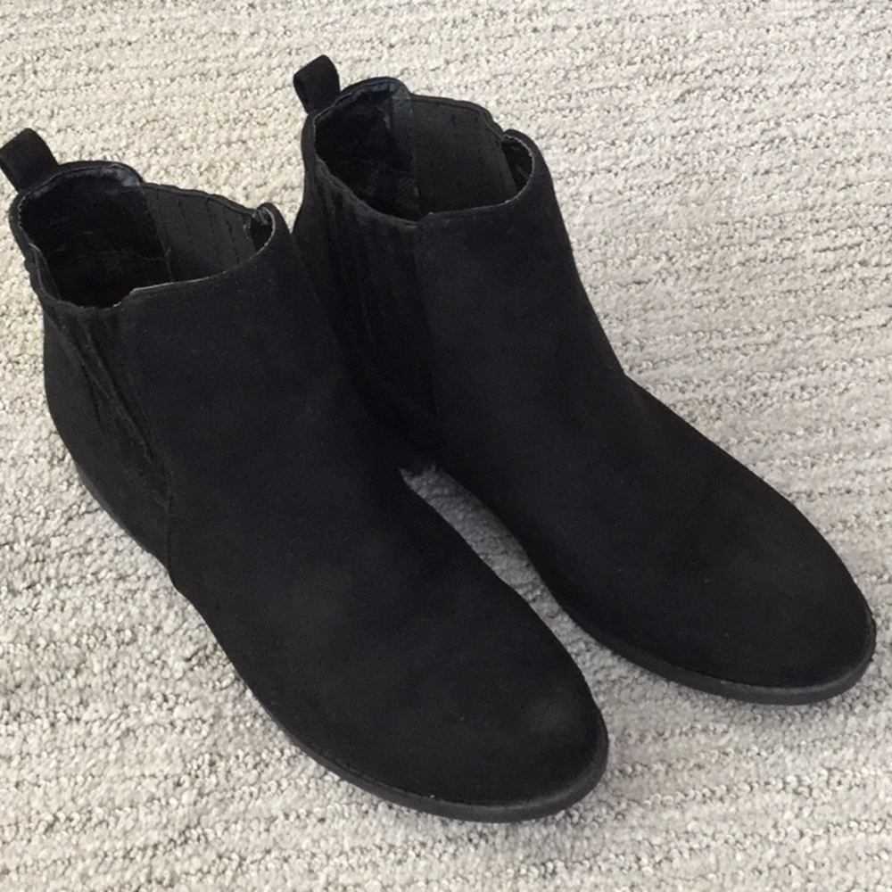 Black suede like booties sz 8 1/2